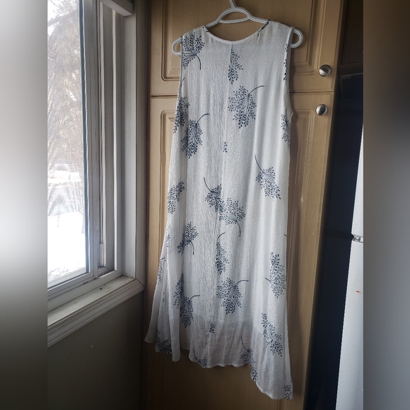 Papillon Floral Sleeveless White Dress - Picture 6 of 8